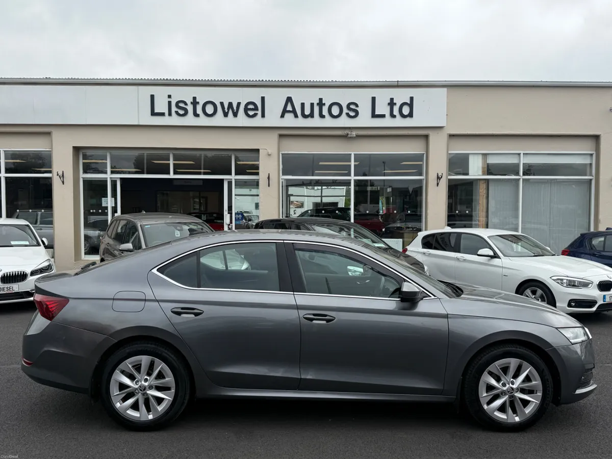 221 SKODA OCTAVIA 1.0 AMBITION AUTOMATIC - Image 1