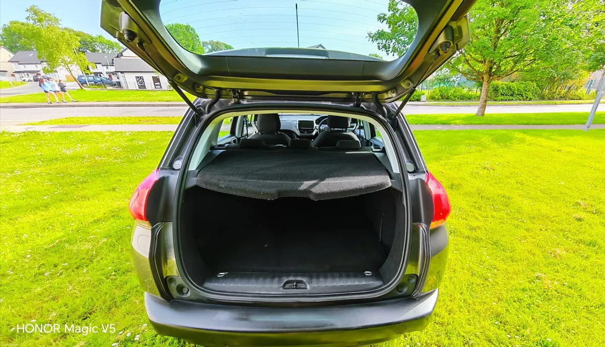 Peugeot 2008 - Image 6