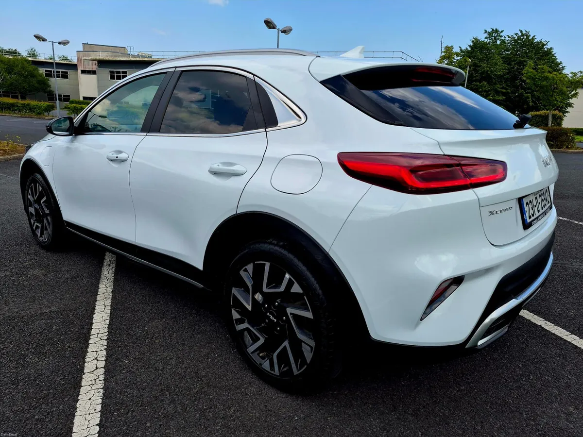 2023 KIA XCEED PE PHEV AUTO HYBRID - Image 4