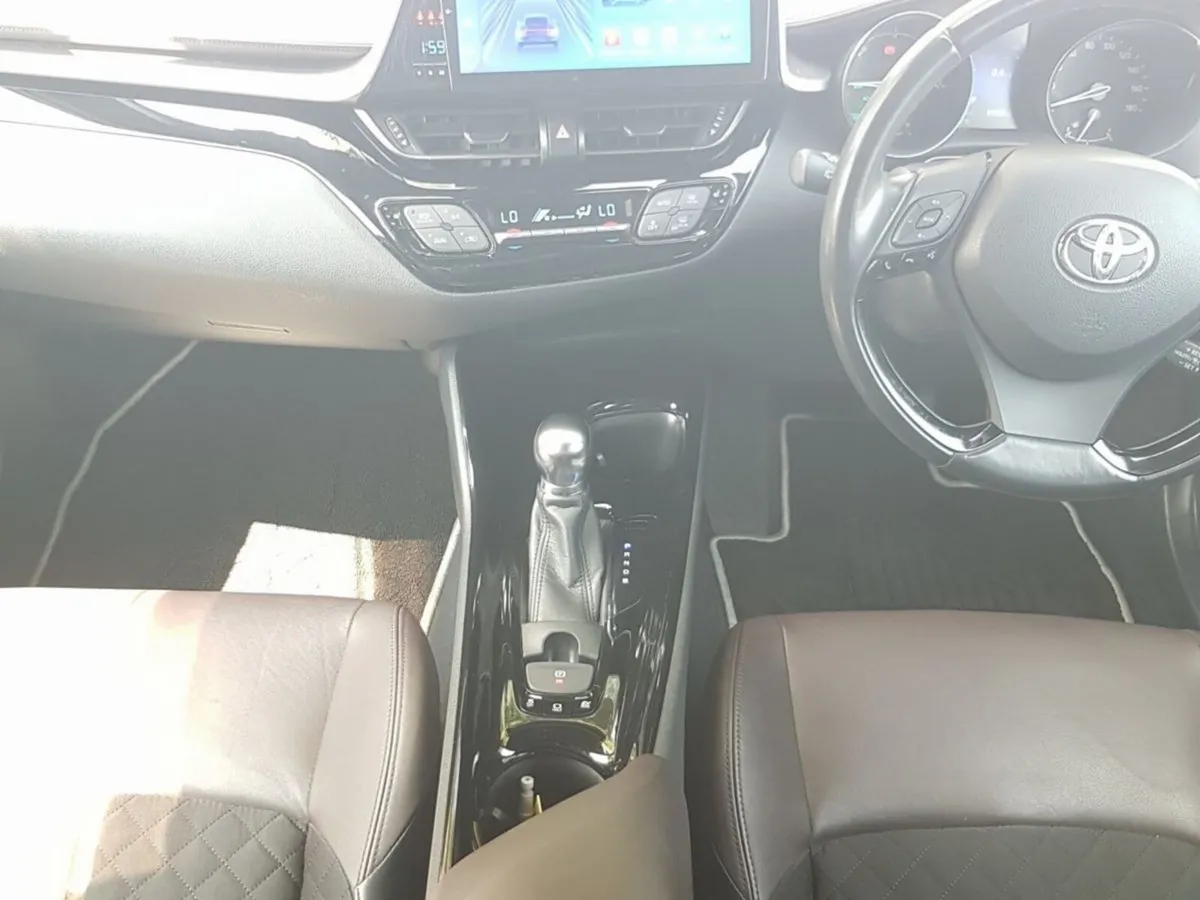 Toyota C-HR 1.8 HYBRID AUTOMATIC **HIGH SPEC** - Image 4