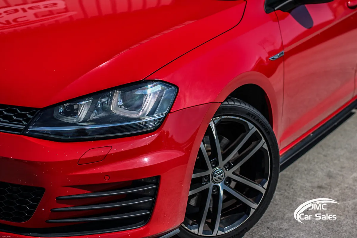 2017 VOLKSWAGEN GOLF GTD - Image 2