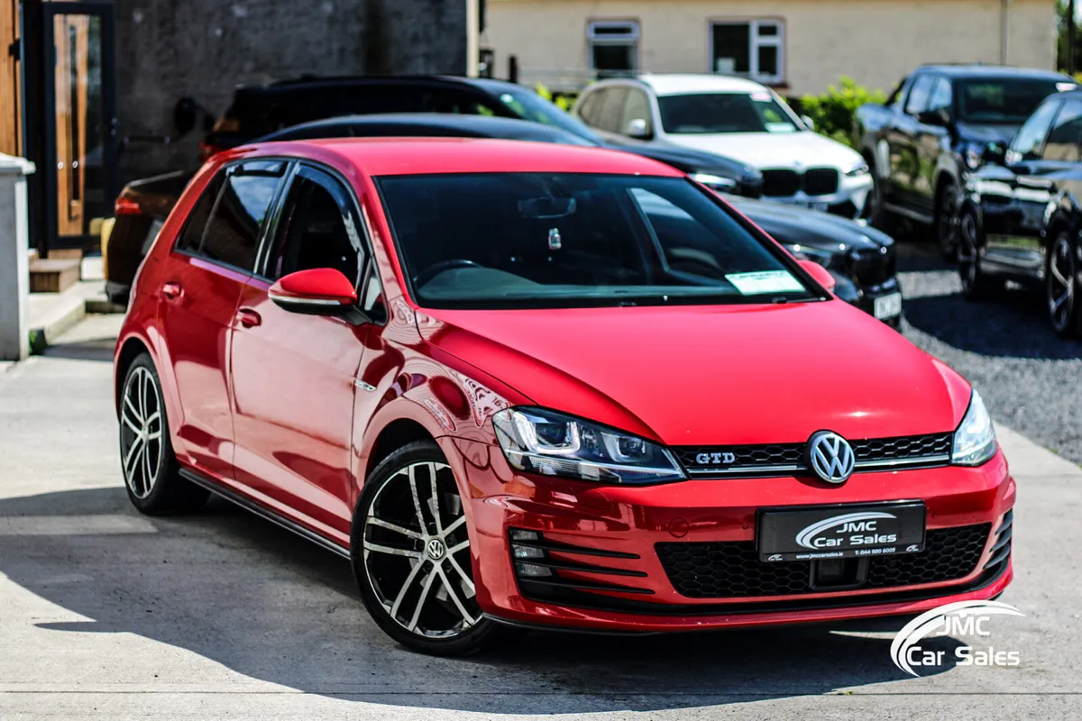 2017 VOLKSWAGEN GOLF GTD - Image 4