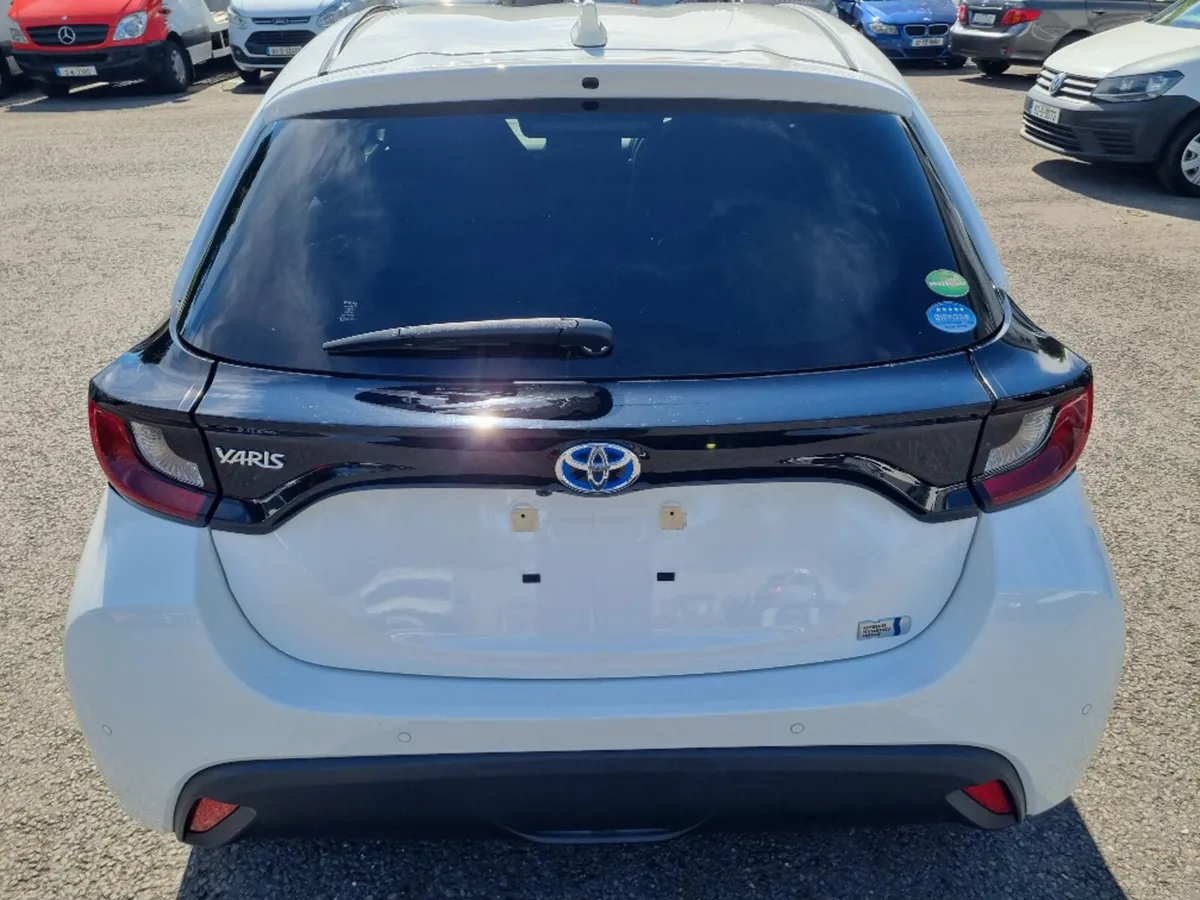 Toyota Yaris Hybrid  2020 - Image 4