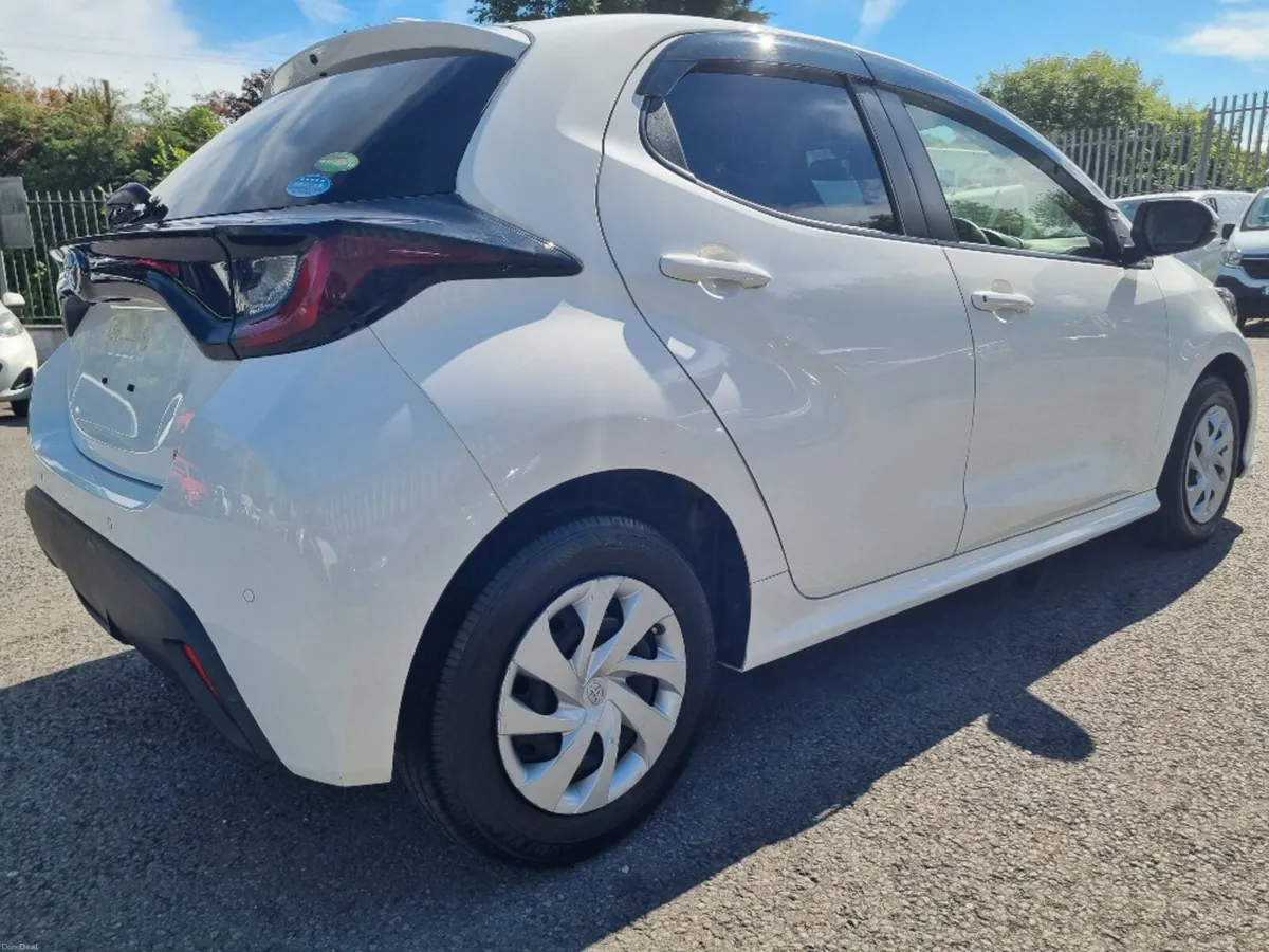 Toyota Yaris Hybrid  2020 - Image 3