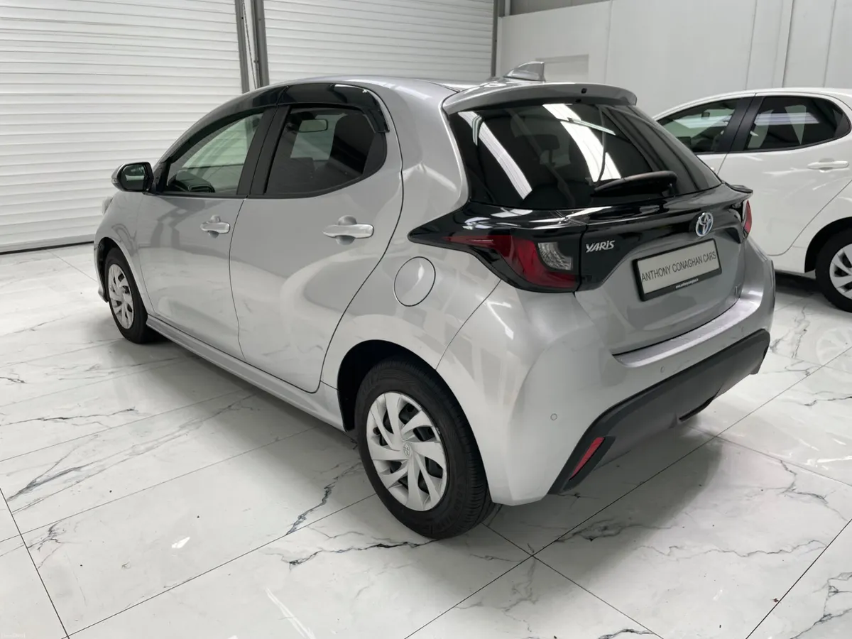 2023 Toyota Yaris 1.5 Hybrid x Auto - Image 6