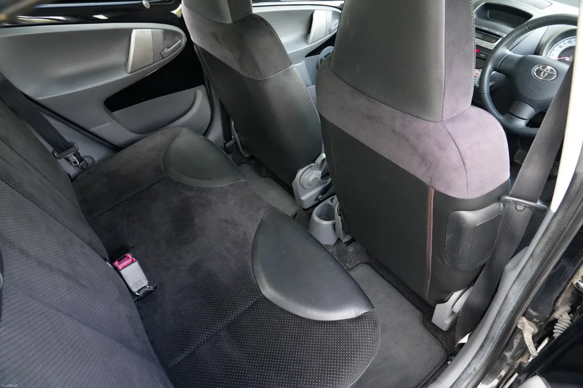 2010 Toyota Aygo 1.0 Petrol Manual - Image 4