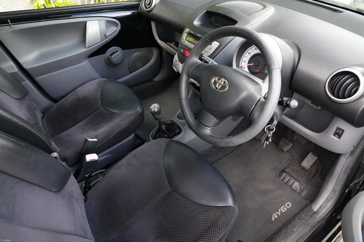 2010 Toyota Aygo 1.0 Petrol Manual - Image 2