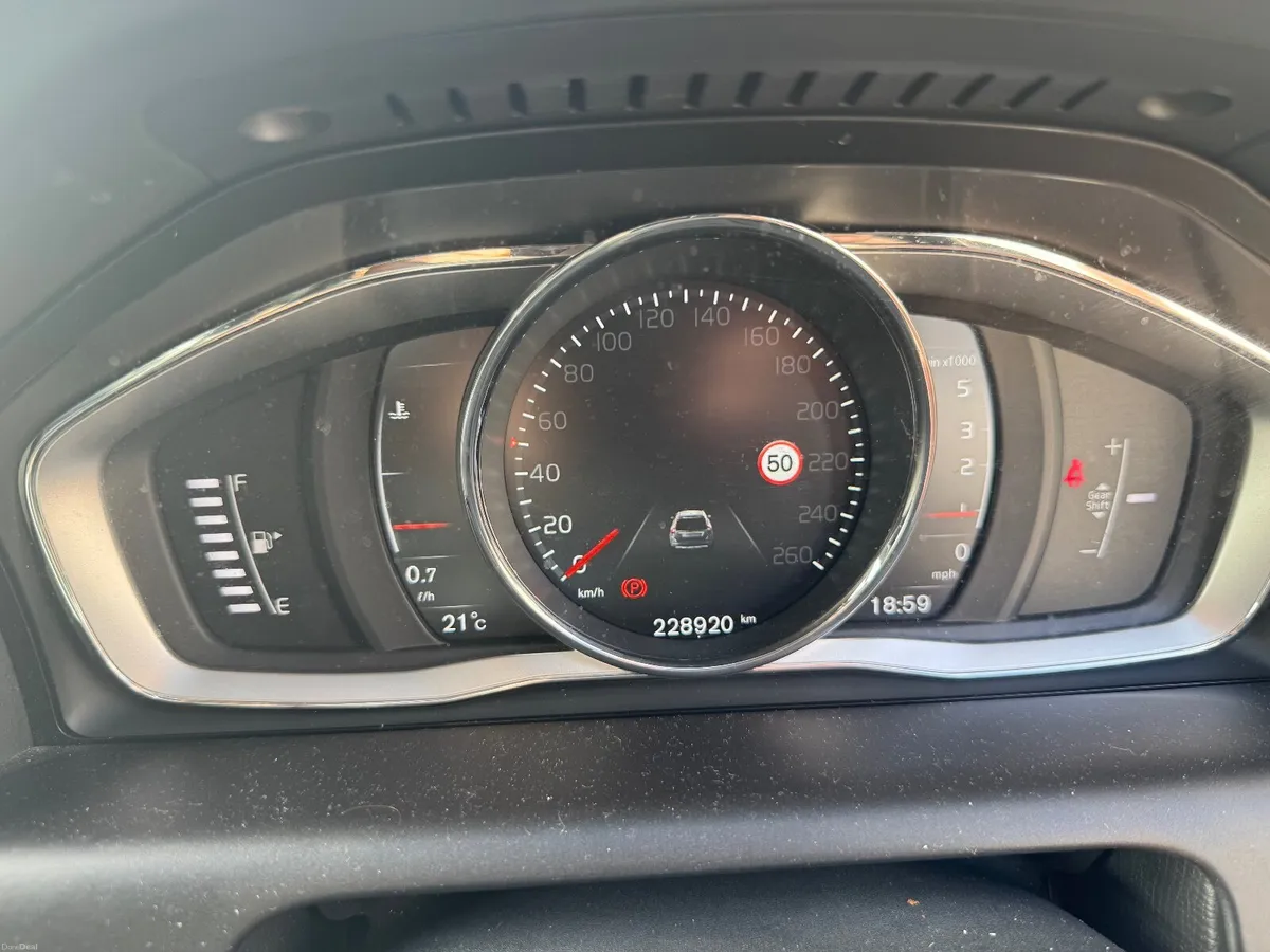 Volvo XC60 2.4D D4 AWD SE LUX NAV - Image 4