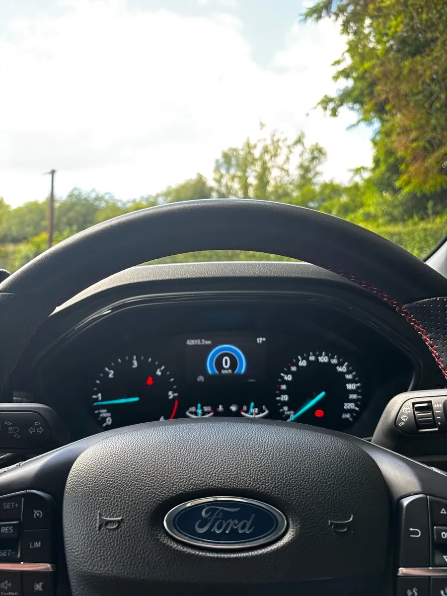 Ford Focus ST Line 1.5 Automatic - Image 5