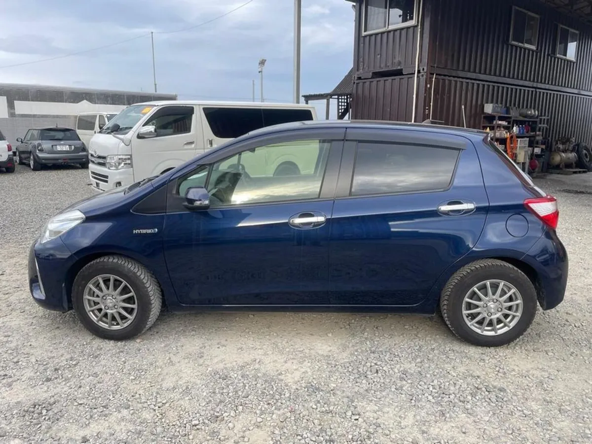 Toyota Yaris 172 F Safety Edition - Image 3