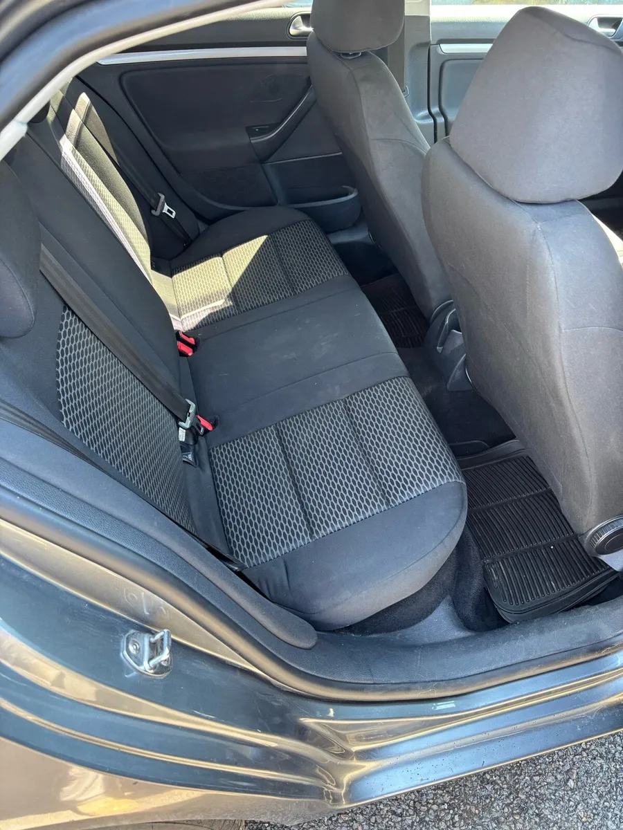 Volkswagen Jetta - Image 6