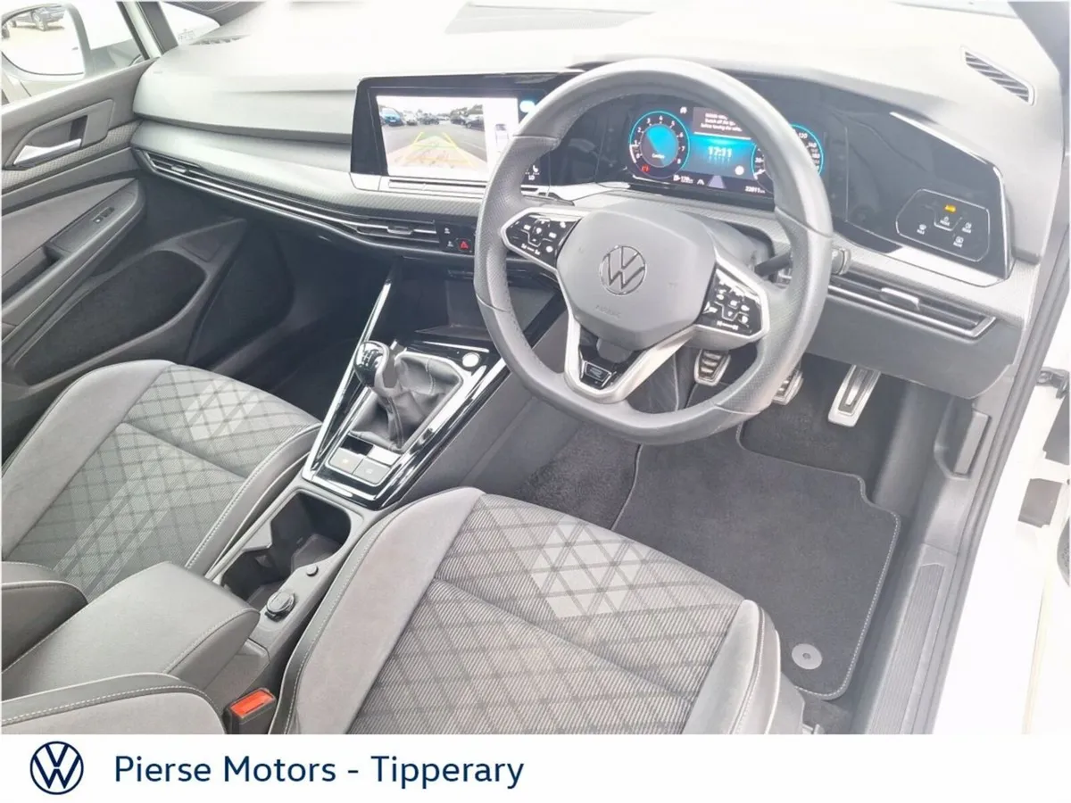 Volkswagen Golf 1.5 TSI 130HP R-Line - Image 2