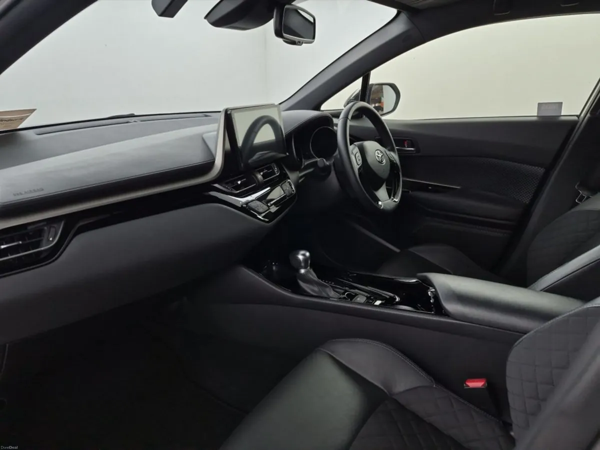 Toyota C-HR Hybrid Safety + - Image 4