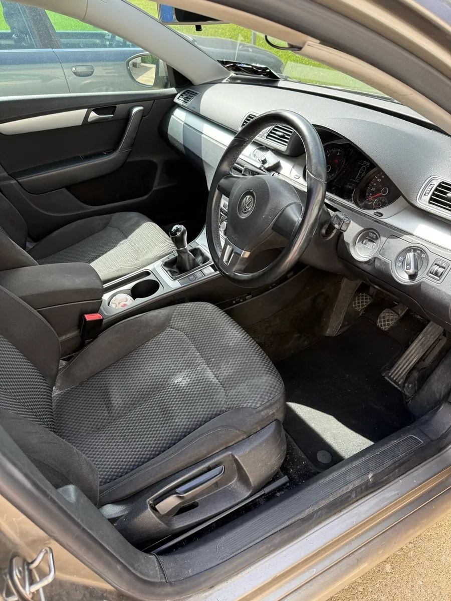 Volkswagen Passat - Image 5