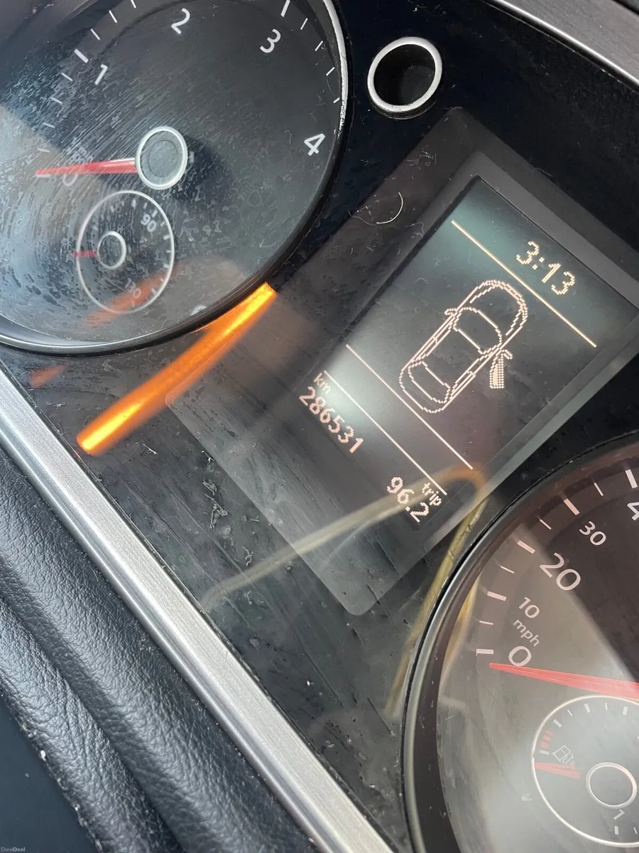 Volkswagen Passat 2011 - Image 2