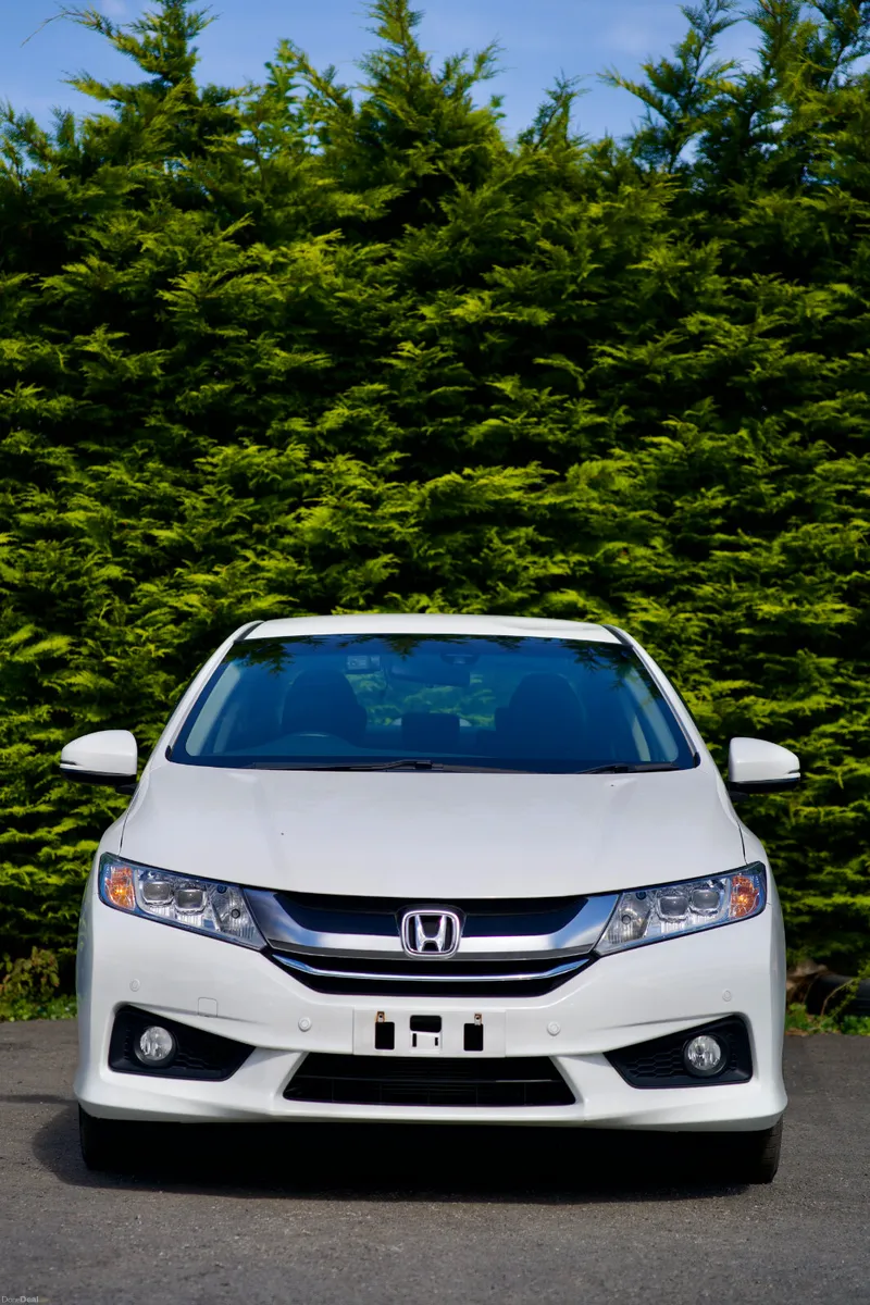 HONDA GRACE 2015 WITH NEW CARPLAY AND LOW MILEAGE - Image 2