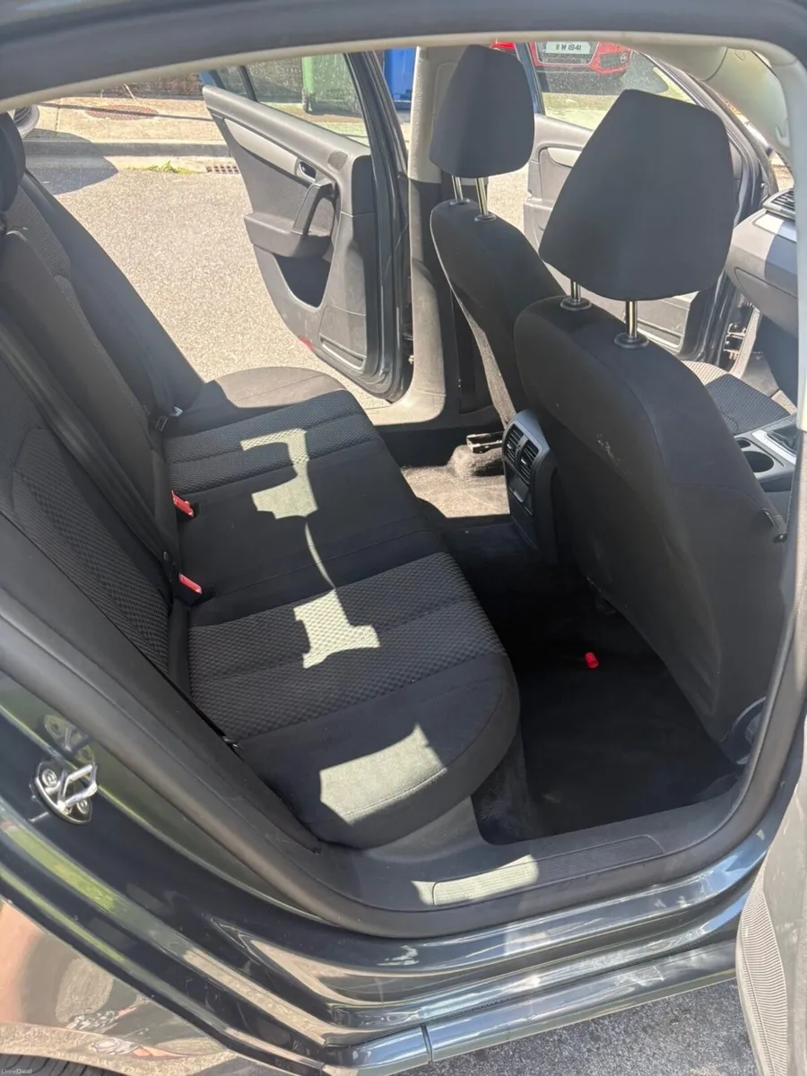 Volkswagen Passat 2011 - Image 4
