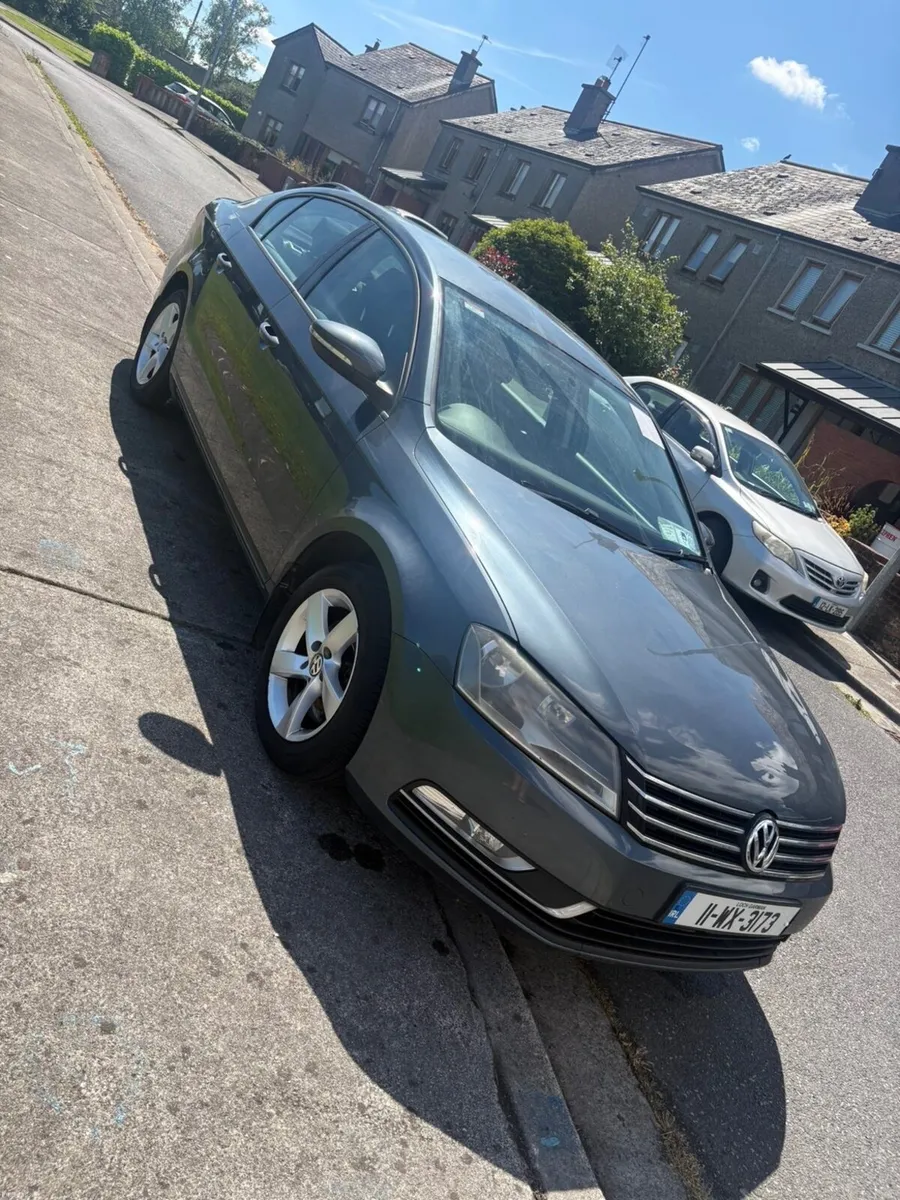 Volkswagen Passat 2011 - Image 1