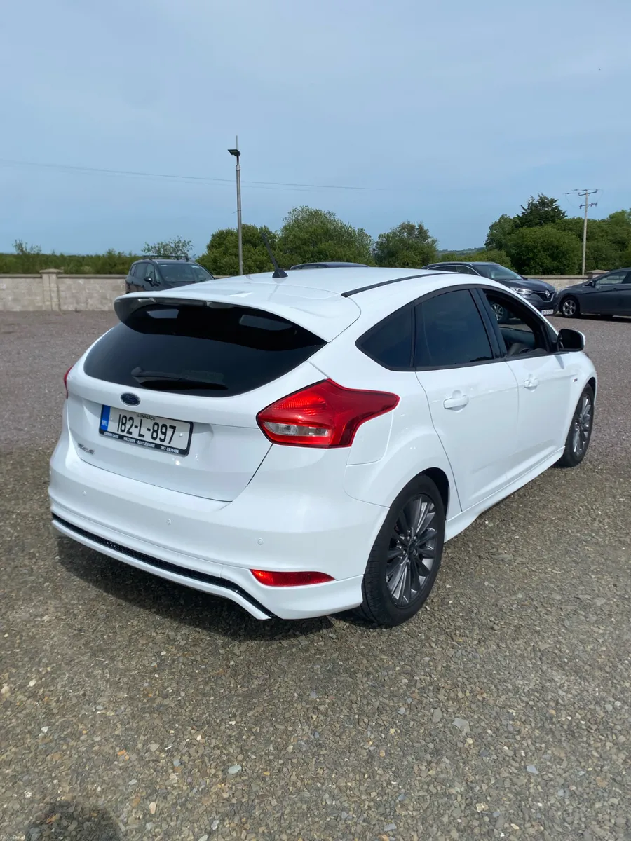 Ford Focus 2018 - Image 2
