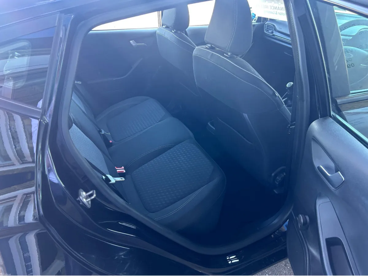 Ford Fiesta TITANIUM 1.10 85PS 5SPEED 4DR - Image 3