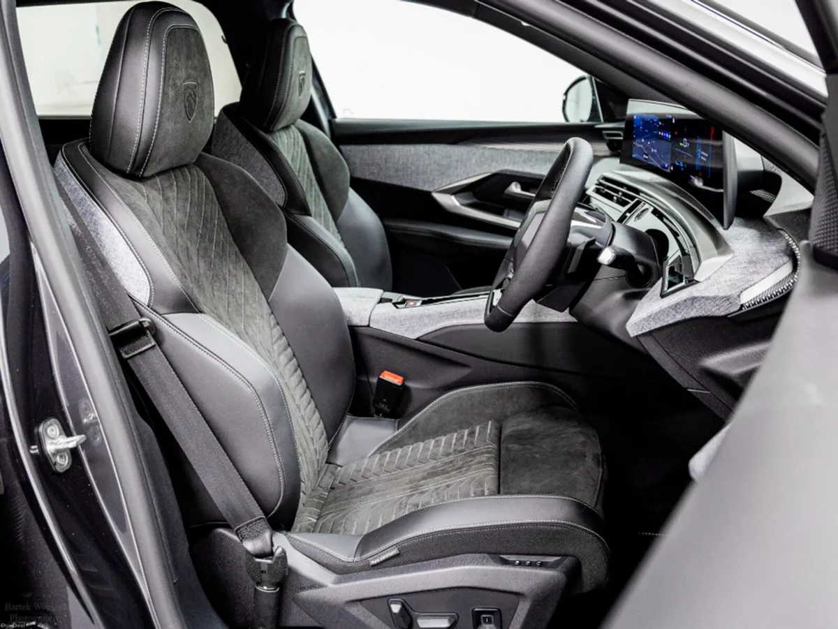 Peugeot 5008 E-GT Exclusive 72kWh 210HP - 7 Seats - Image 4