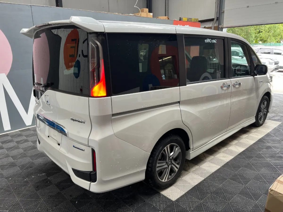 Honda Stepwagon 2020 HONDA STEPWAGON HYBRID G 2.0 - Image 2