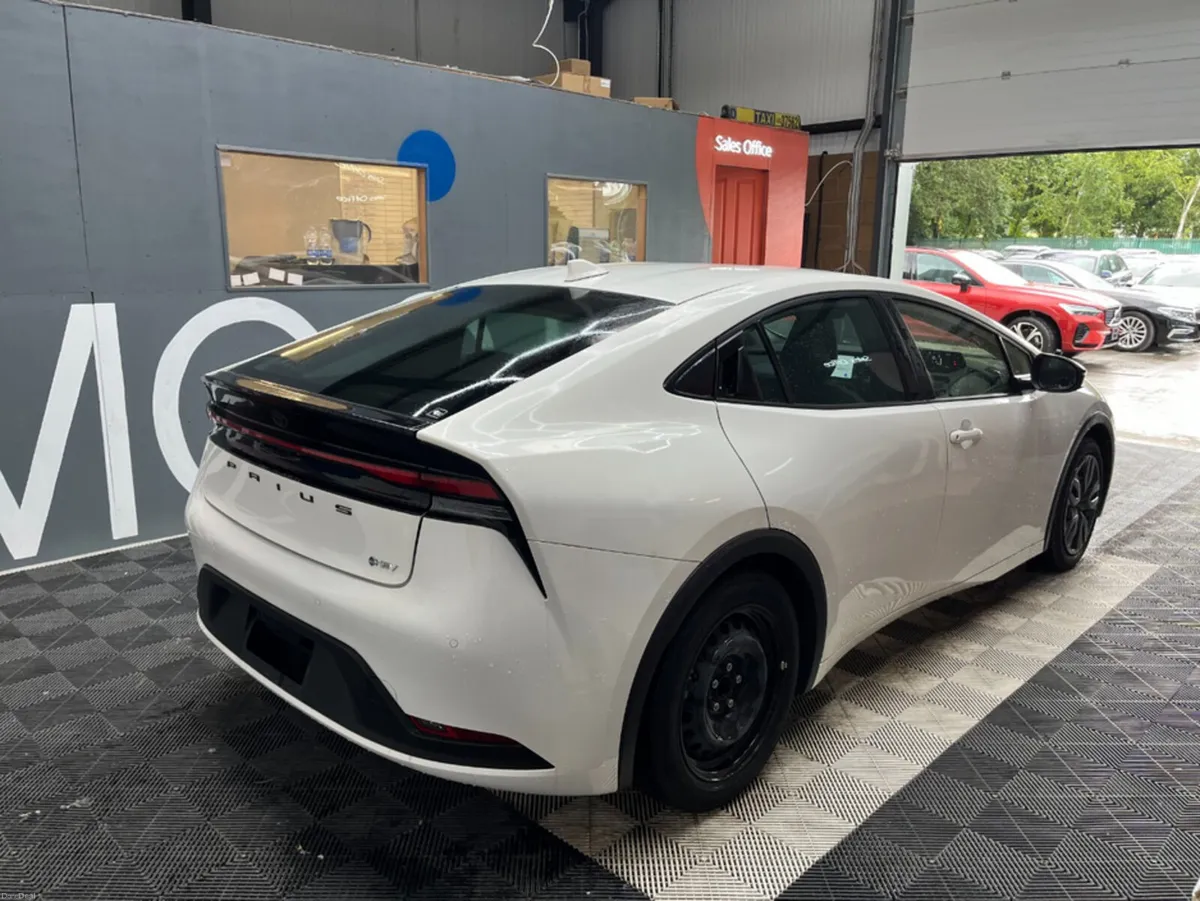 Toyota Prius 2025 TOYOTA PRIUS X 1.8 AUTOMATIC / C - Image 2
