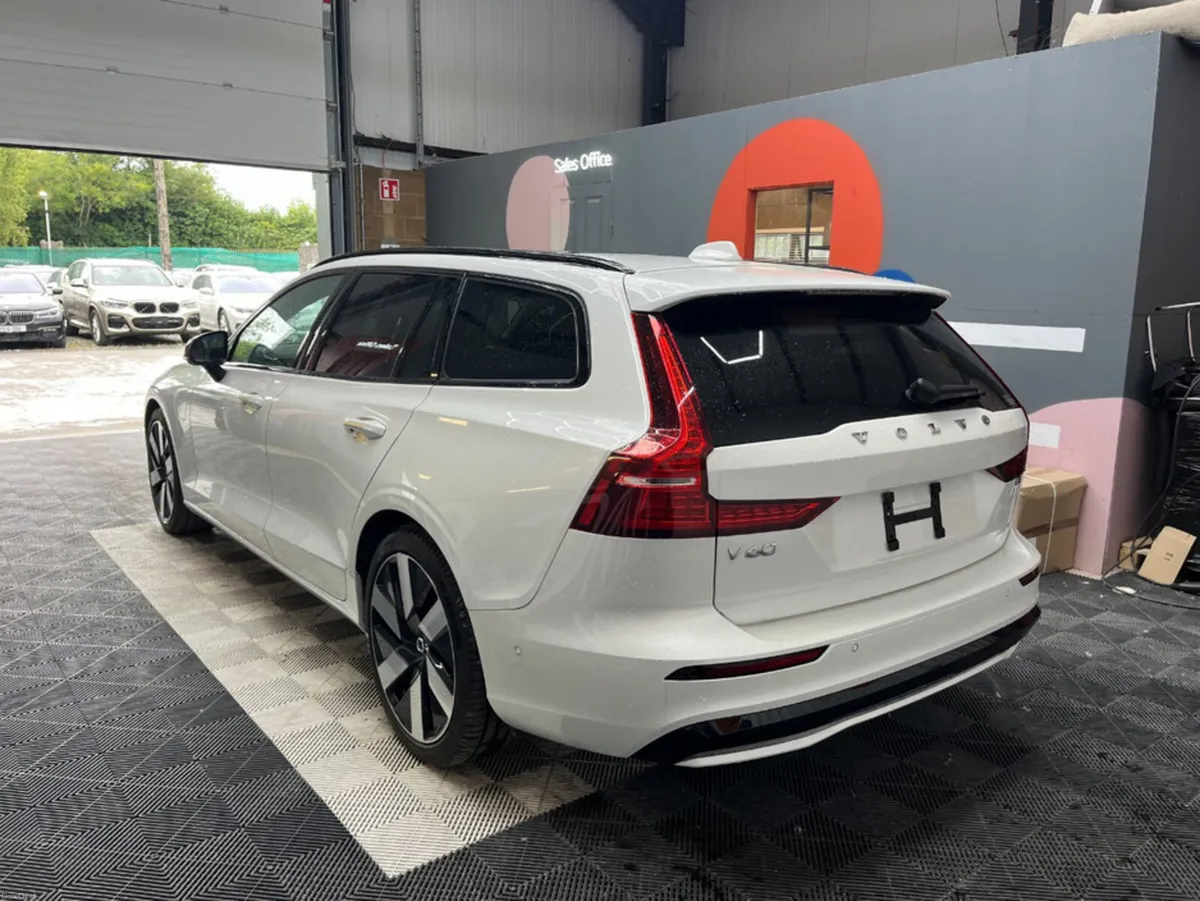 Volvo V60 2024 VOLVO V60 ULTRA T6 PLUG-IN 2.0 AUTO - Image 4