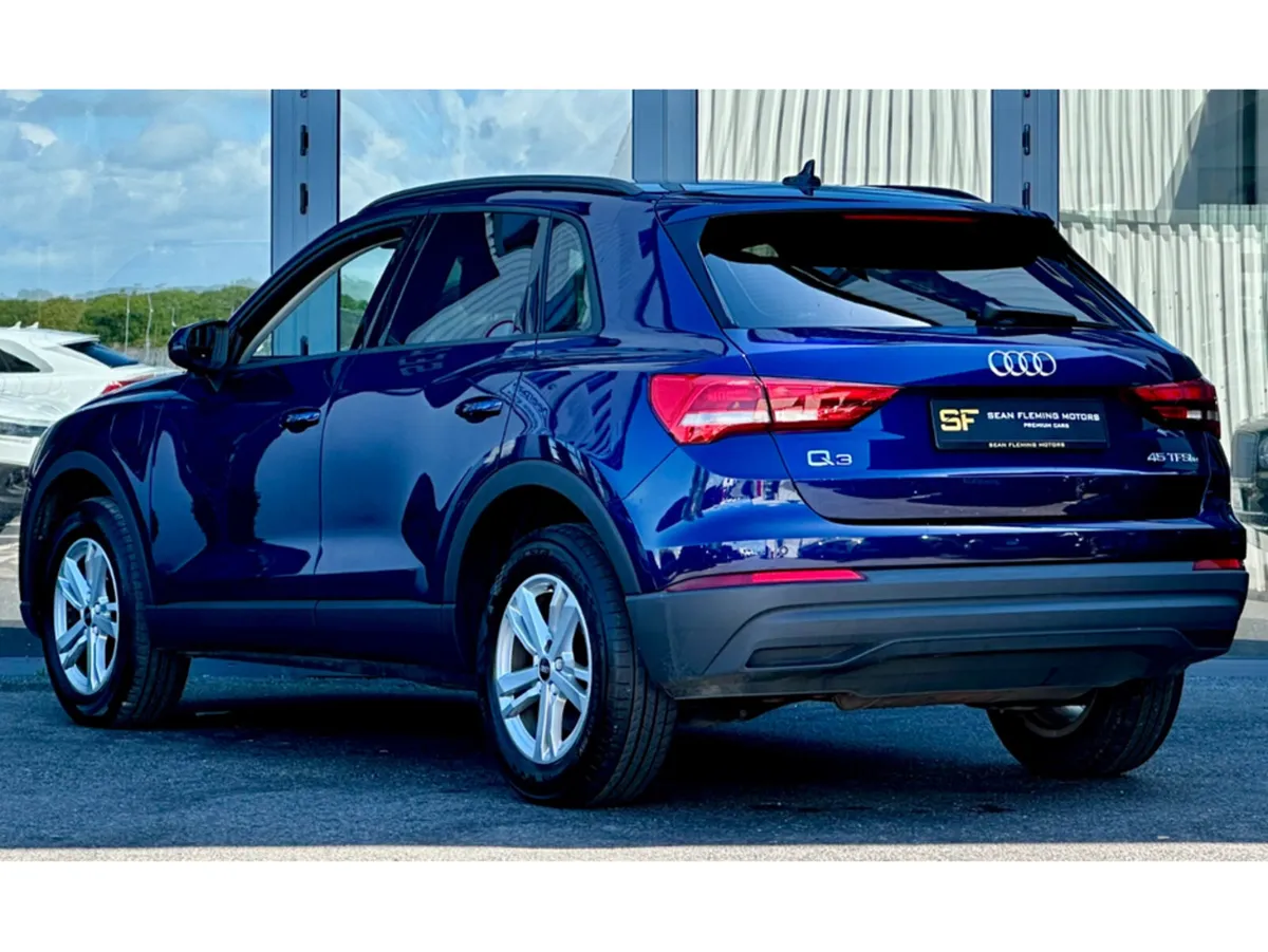 Audi Q3 TECHNIK 45 TFSI E S-A - Image 3
