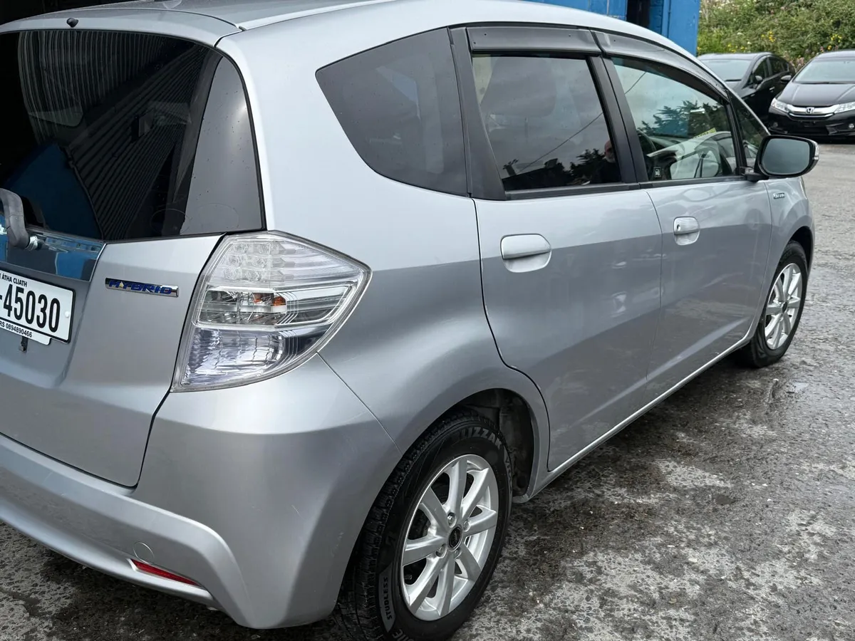 2013 Honda Fit Hybrid Automatic - Image 4