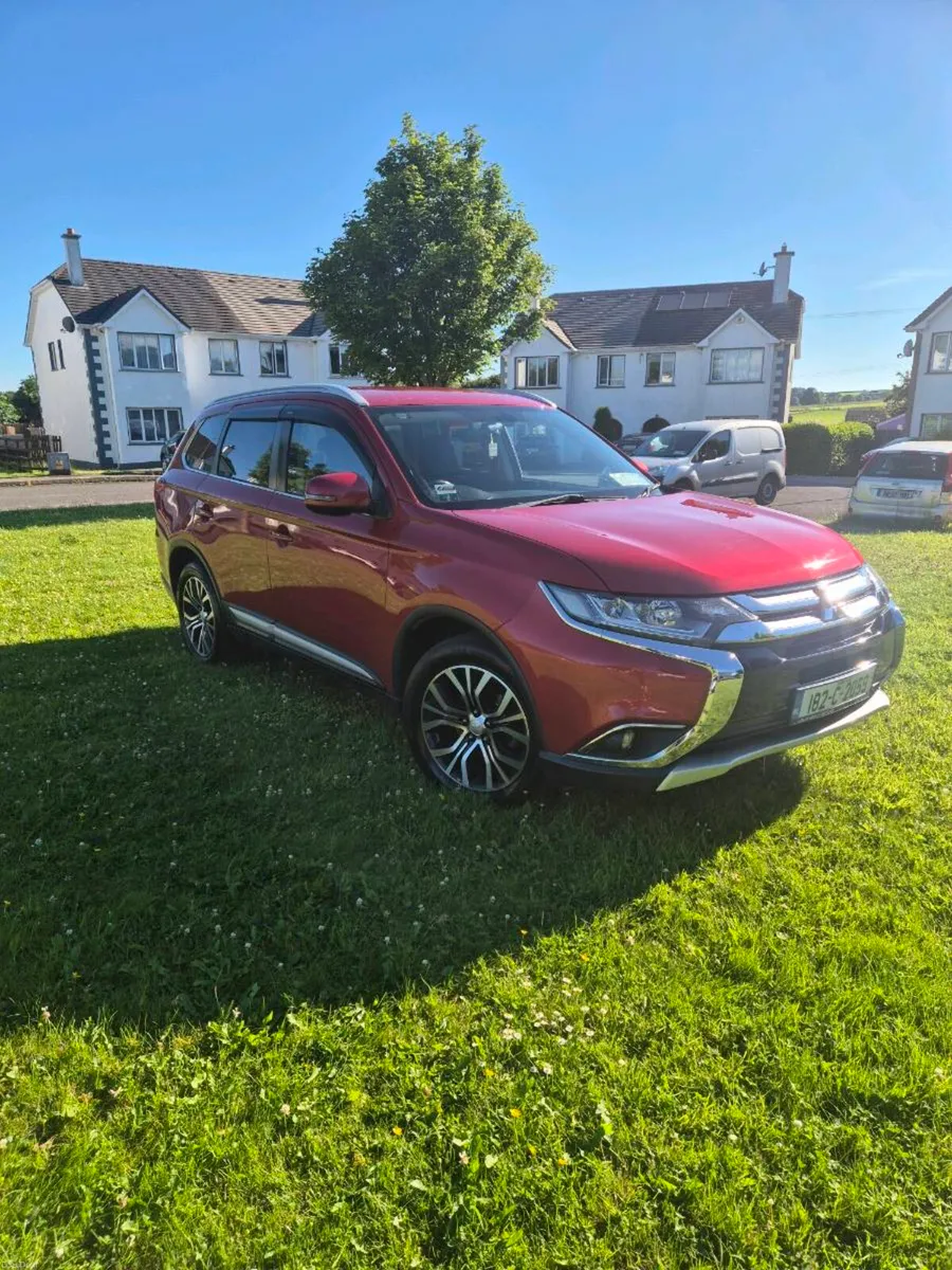 2018 Mitsubishi outlander 7 seater Automatic. - Image 3