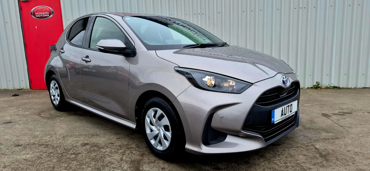 Toyota Yaris hybrid/petrol new model 1.5 low kms - Image 3