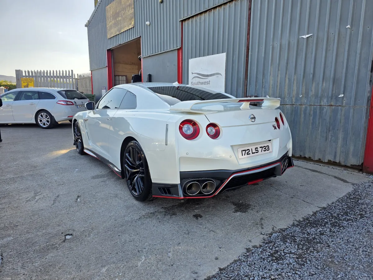 Nissan GT-R 2017 - Image 2