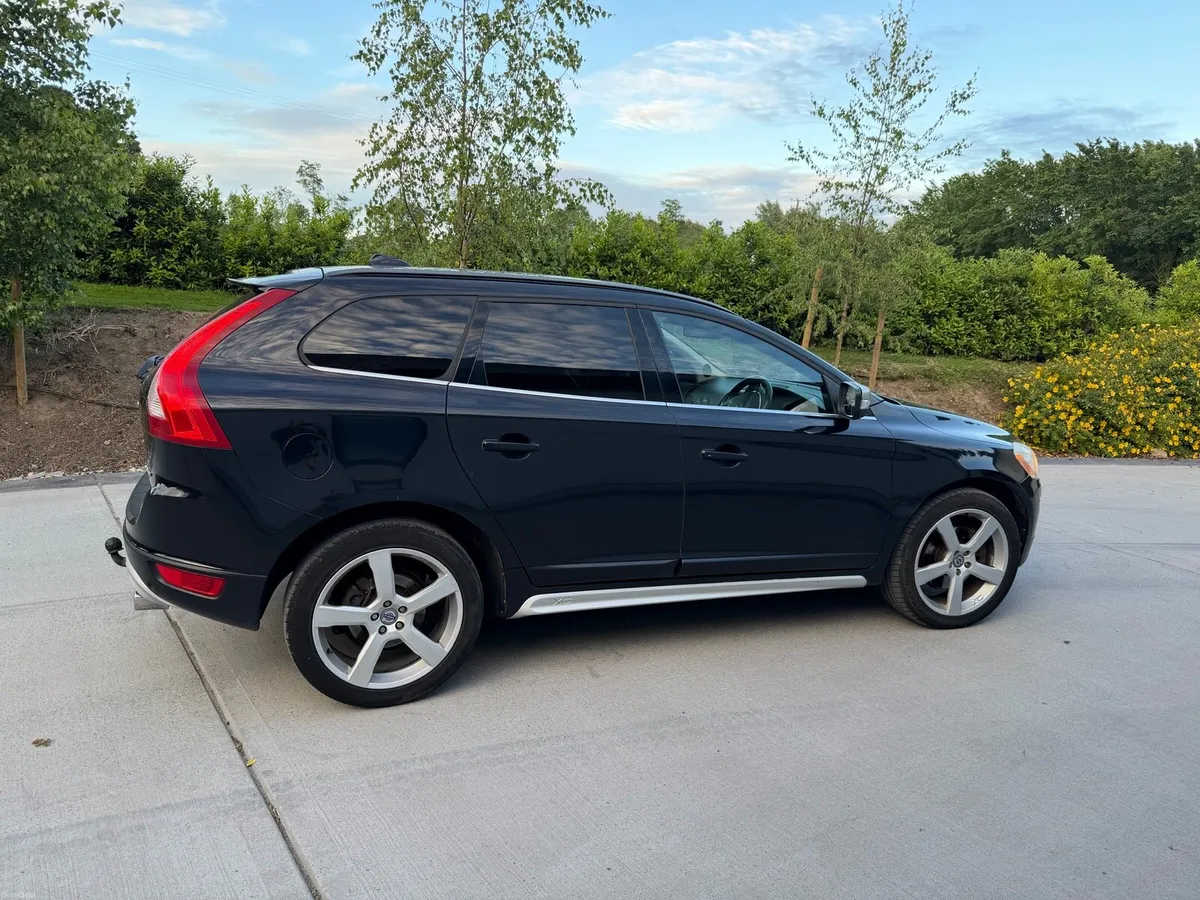 Volvo XC60 R-Design - Image 3