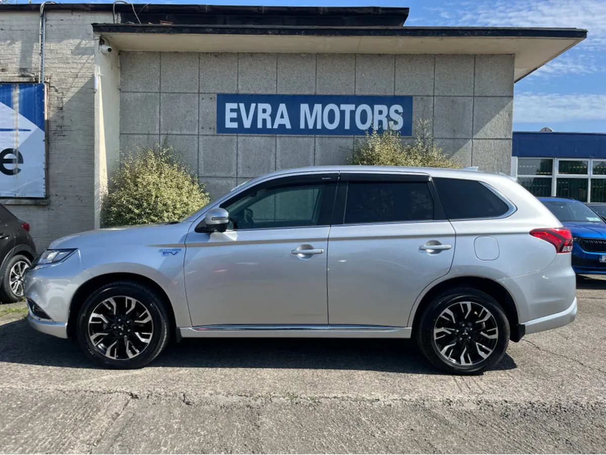 Mitsubishi Outlander PHEV G LIMITED 4WD AUTOMATIC - Image 6