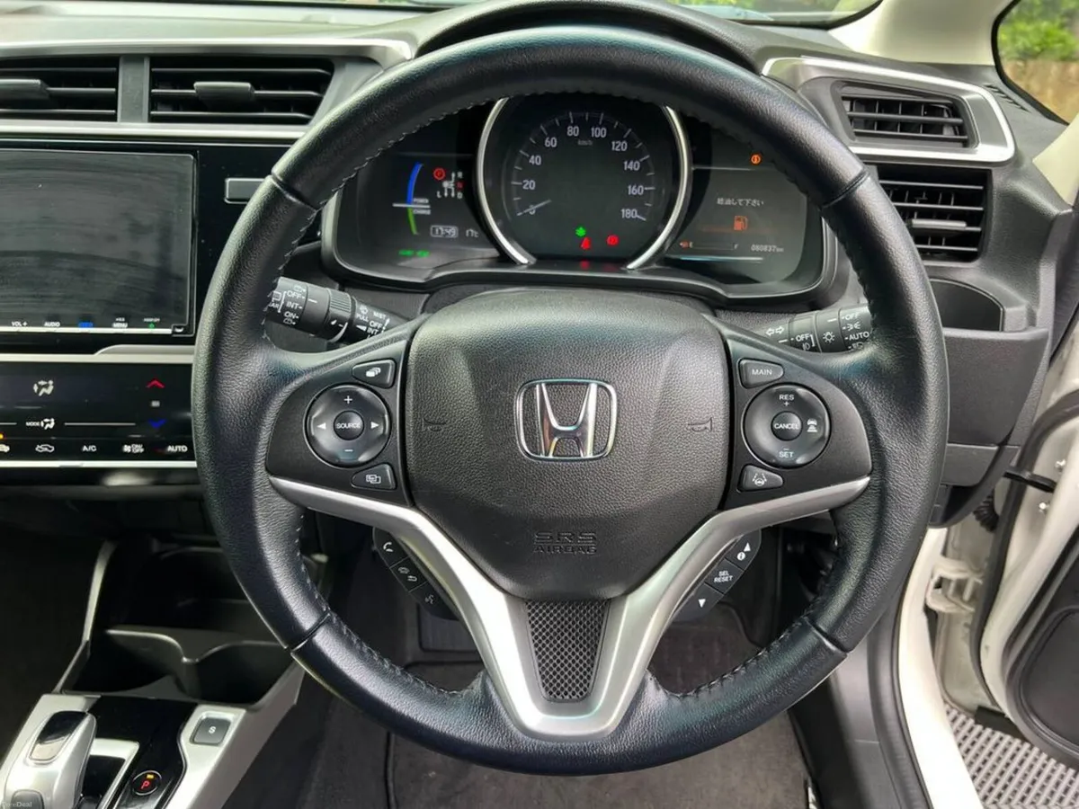 Honda Fit L-PACKAGE 1.5 HYBRID AUTO // HALF LEATHE - Image 4