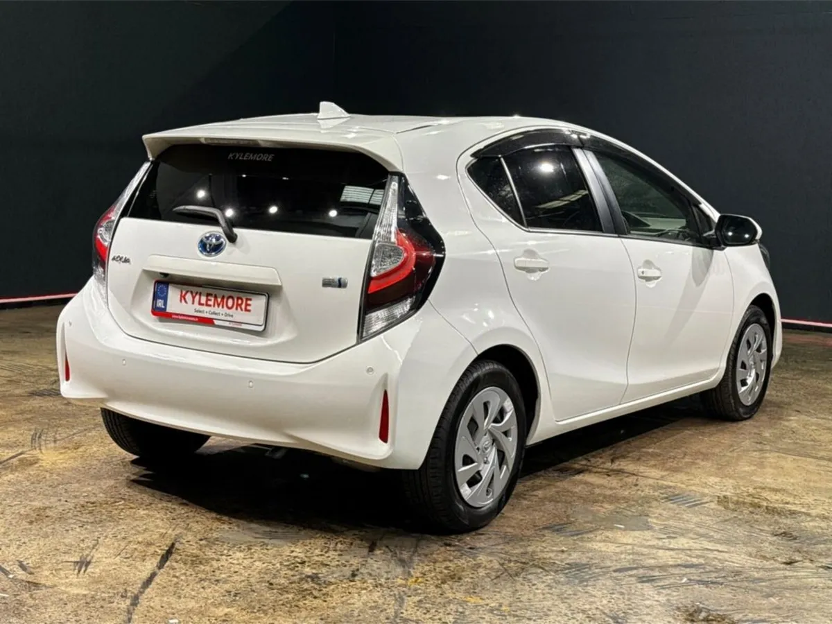 Toyota Aqua 1.5 HYBRID - TOYOTA SAFETY SENSE - Image 4