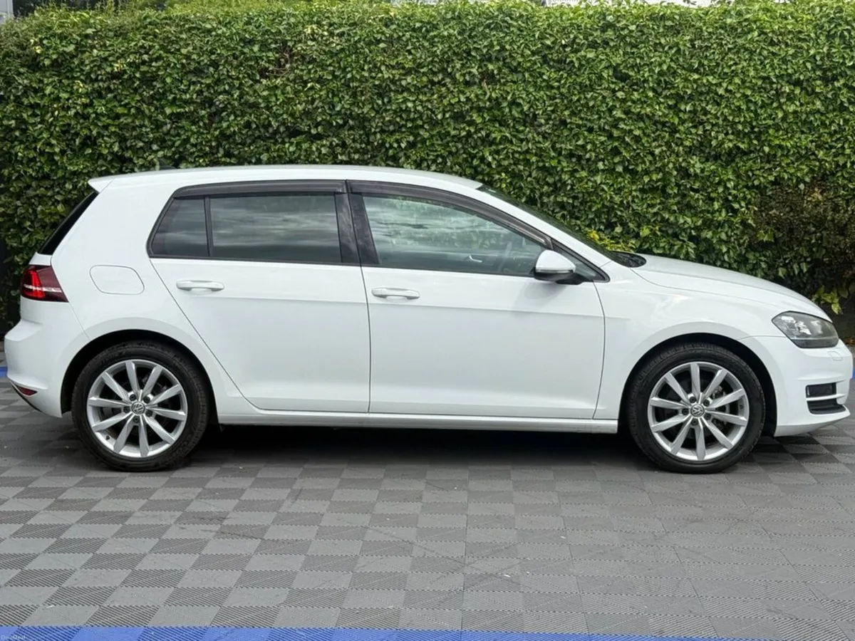 Volkswagen Golf COMFORTLINE 1.2 TSI AUTO // APPLE - Image 2