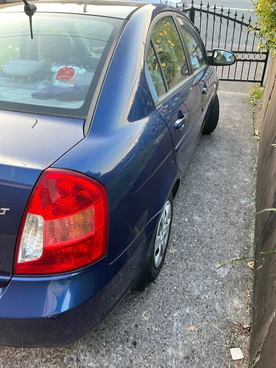Hyundai Accent - Image 2