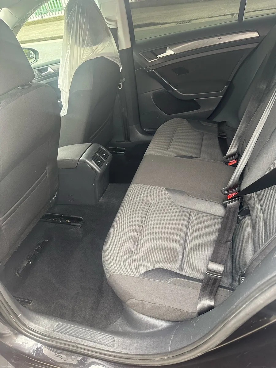 Volkswagen Golf - Image 4