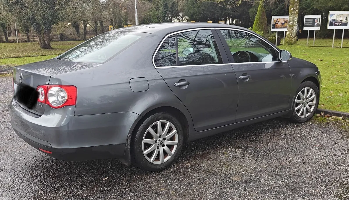 Volkswagen Jetta 2009 - Image 3