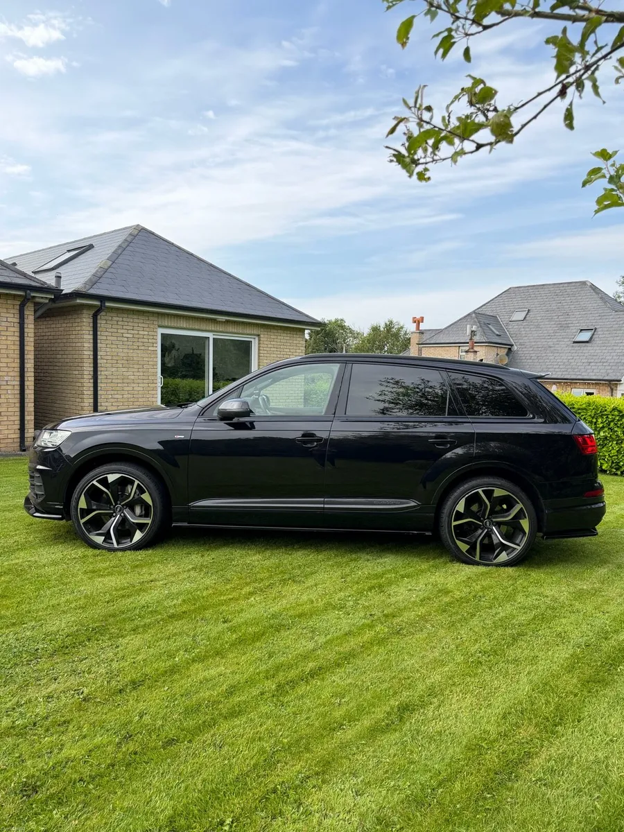 Audi Q7 - Image 2