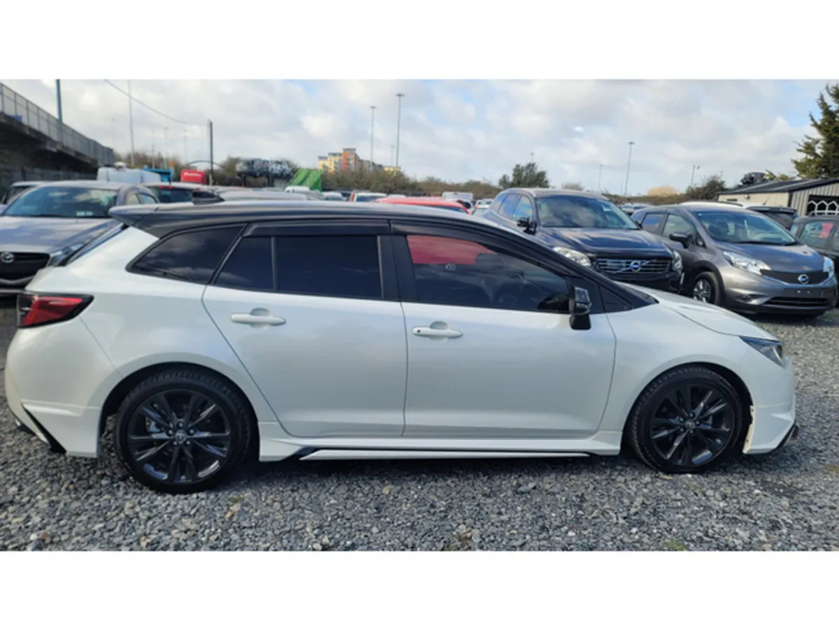 Toyota Corolla 1.8 HYBRID / SPORT / HIGH SPEC - Image 4