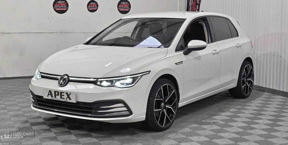 Volkswagen Golf DIESEL HATCHBACK - Image 2