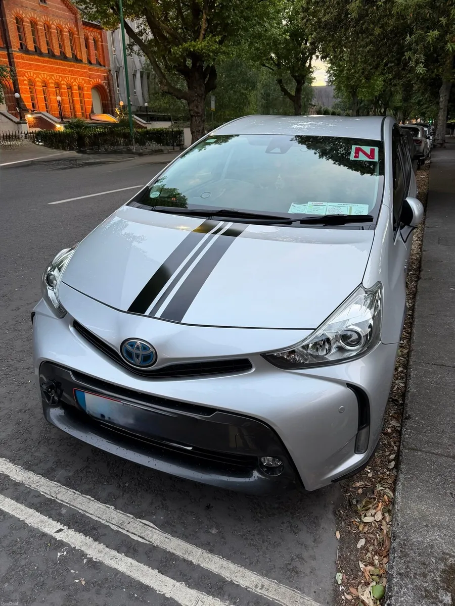 Toyota Prius Alpha G package *high specs* - Image 1