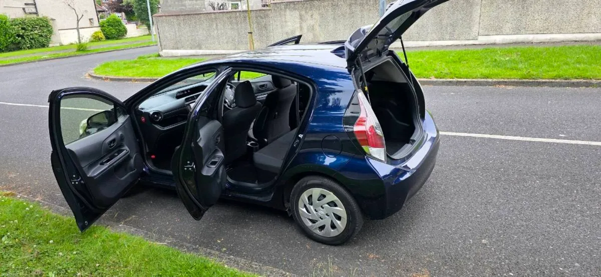 Toyota Aqua 2017 top of range with low milage - Image 2