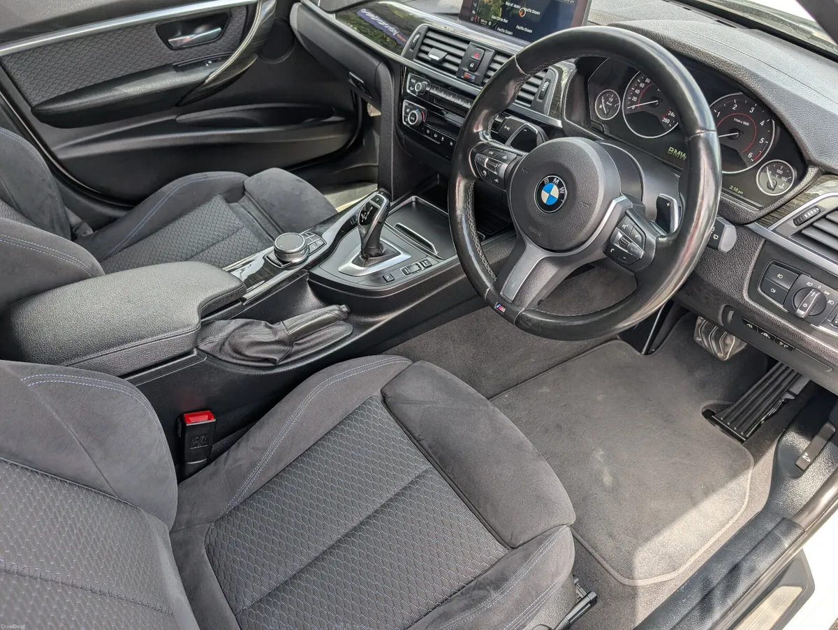 BMW 320d M-SPORT AUTO // LOW KMS // - Image 2