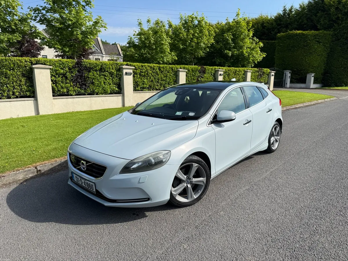 2013 Volvo V40 Automatic 1.6 Petrol High spec. - Image 6