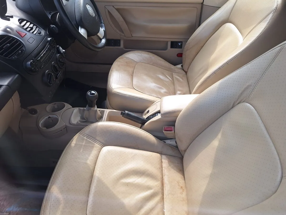 2005 Volkswagen Bettle - Image 3