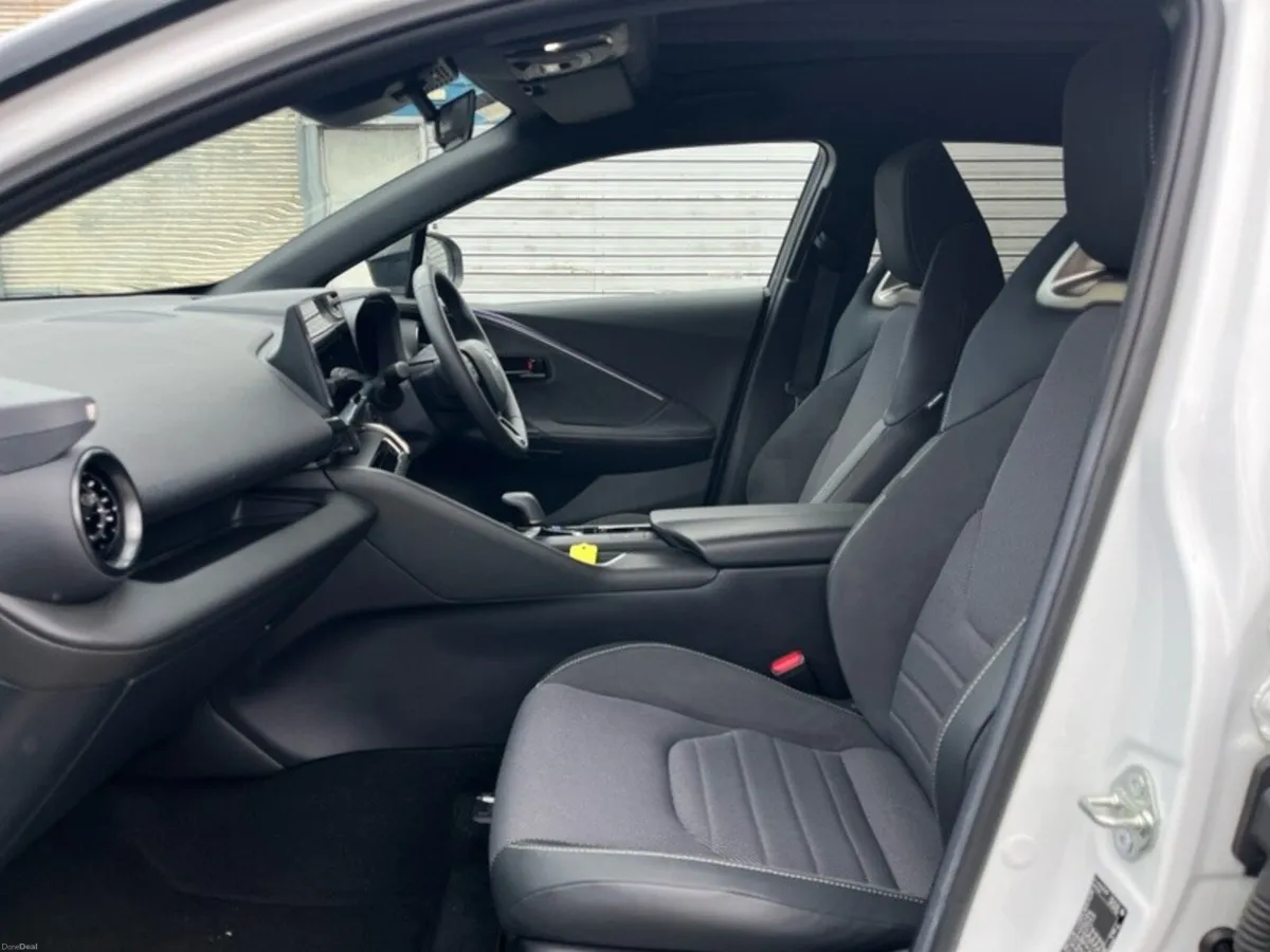 Toyota C-HR TOP SPEC SOL // PANORAMIC ROOF // POWE - Image 6